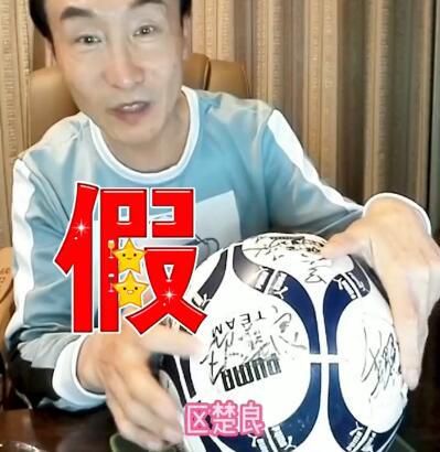 巧克力棒戳进甜甜圈视频